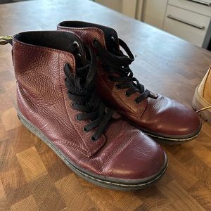 Dr Martens Leyton 7W